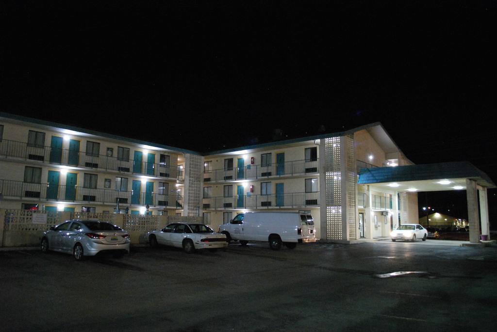 האנטסוויל Bama Inn מראה חיצוני תמונה